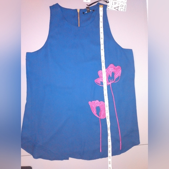 *SOLD on eBay* 41 Hawthorn Loose Slit Back Sleeveless Blouse - Picture 3 of 8